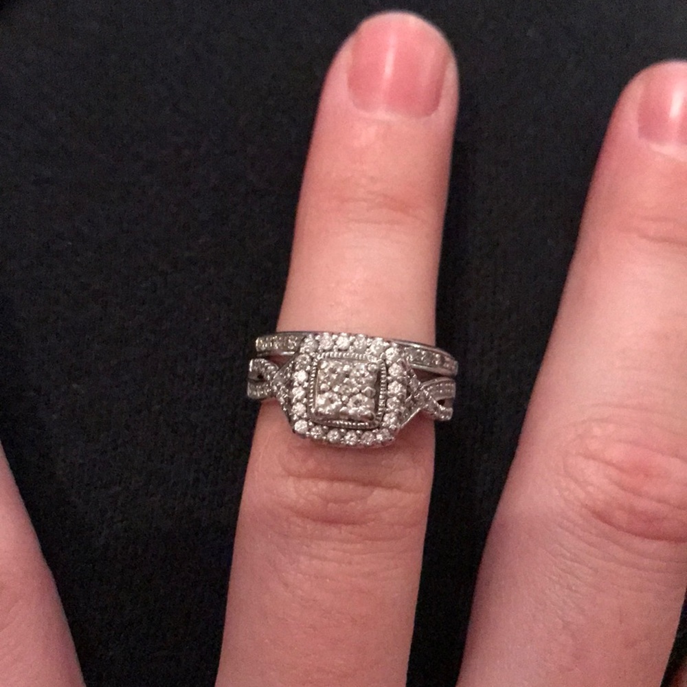 Simply Vera Wang engagement ring and wedding band